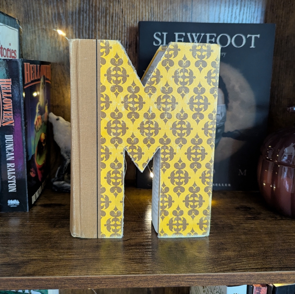 Book Decor - Picture 2 of 5